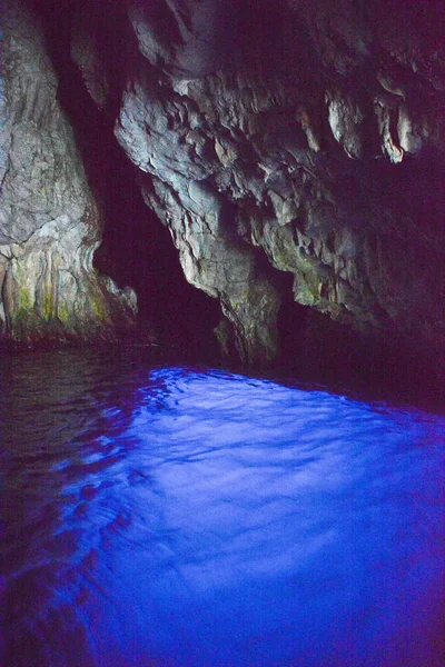 Темно Морская Пещера — стоковое фото