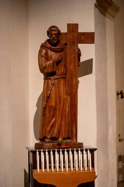 Statue Eines Heiligen Der Kirche San Francesco — Stockfoto