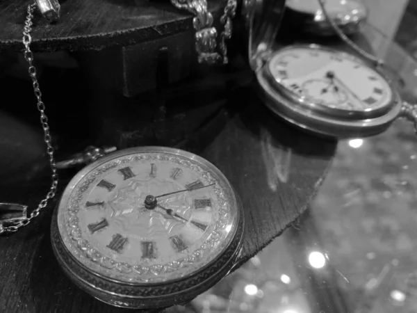 Relógios Bolso Clássicos Vintage Preto Branco — Fotografia de Stock