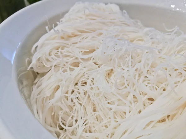 Zwykły Biały Vermicelli Ryż Mały Makaron Gotowany Misce — Zdjęcie stockowe