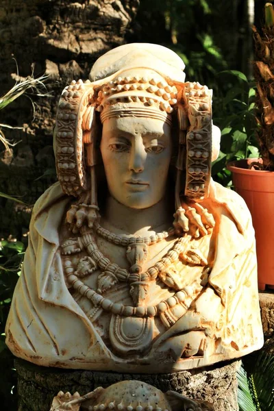 Buste Dame Elche Dans Jardin Sous Soleil — Photo