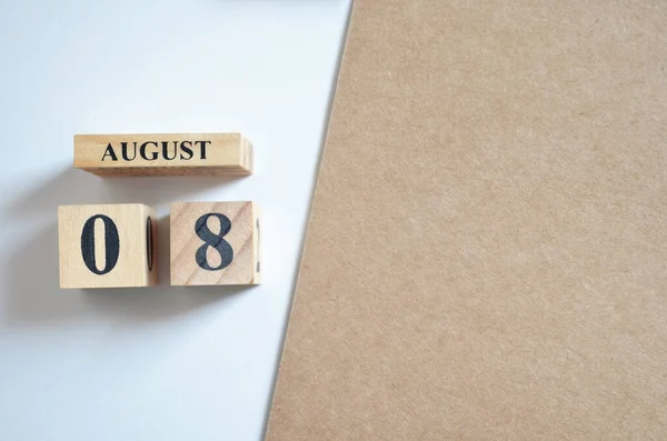 Drewniany Kalendarz Miesiącem Sierpnia Koncepcja Planowania — Zdjęcie stockowe