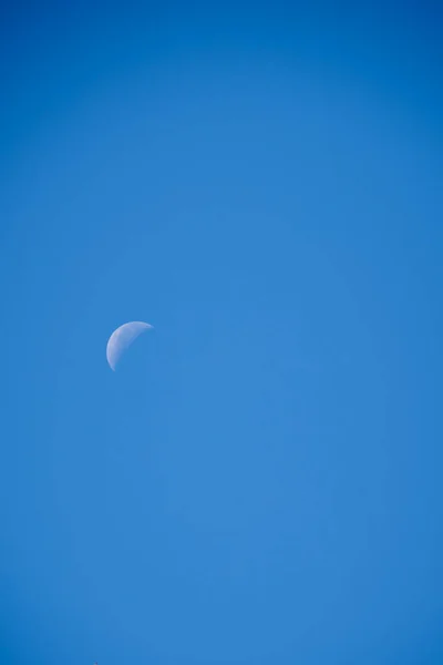 Crescent Moon Cloudless Blue Sky — Stock Photo, Image