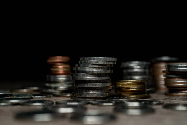 Pila Diferentes Monedas Sobre Fondo Oscuro — Foto de Stock