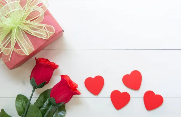 Huidige Gift Met Rode Roos Bloem Gift Box Met Striklint — Stockfoto
