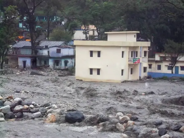 Ganj Nehri Hindistan 'da sel felaketi.