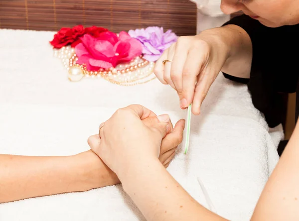 Beautician Polish Client Nails Putting Nail Pol — Stock Photo, Image