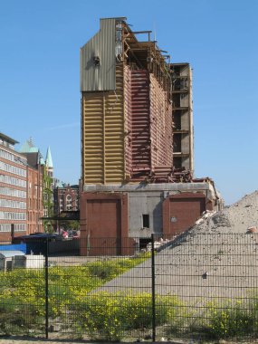 Kahve deposunun yıkımı.