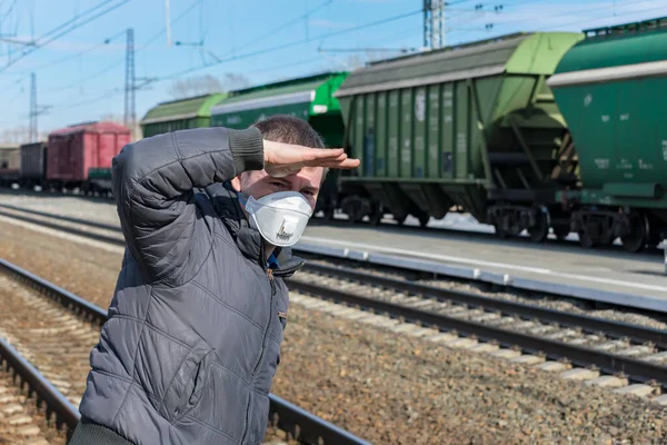 Man Railway Station Waiting His Train Covering His Face His — Stock Photo, Image