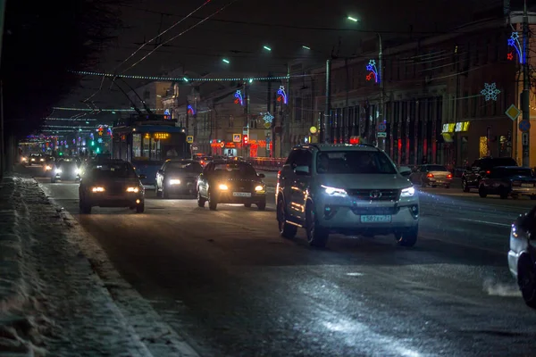 Tula Rusia Enero 2019 Tráfico Nocturno Oscuro Invierno Calle Con — Foto de Stock