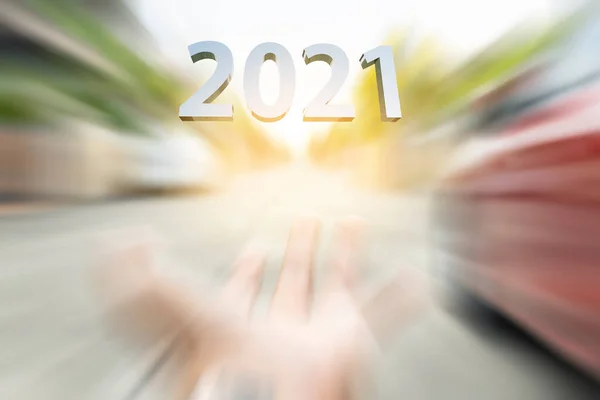 2021年を背景にお客様のためのカーテールライトレッドカラー — ストック写真
