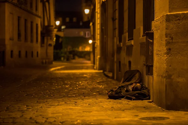 Paris Sokaklarında Evsiz Biri Fransa — Stok fotoğraf