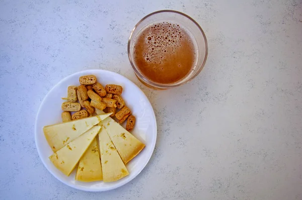 Ein Glas Bier Und Snacks Mitte Oben — Stockfoto