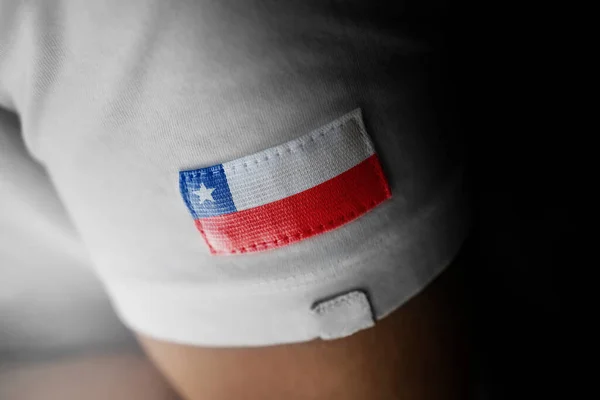 Пластырь Государственного Флага Чили Белой Футболке — стоковое фото