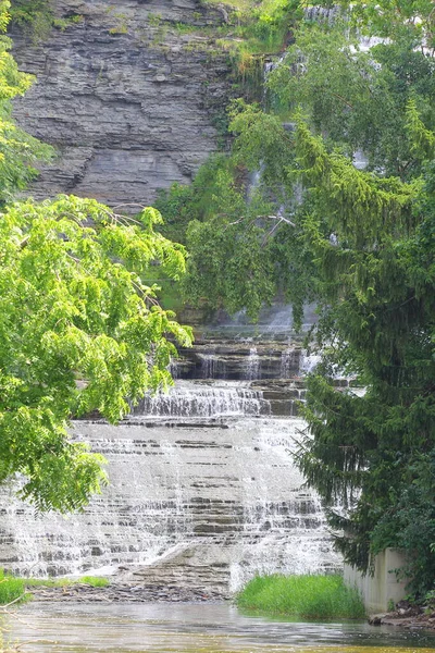 Atemberaubende Aussicht Auf Den Wasserfall Der Natur — Stockfoto