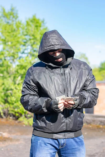Bandit Black Mask Counts Money — Stock Photo, Image