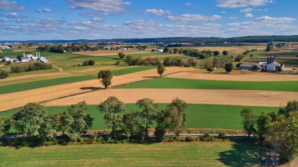 Luftaufnahme Mehrerer Bauernhöfe Und Bahngleise Die Durch Sie Führen — Stockfoto