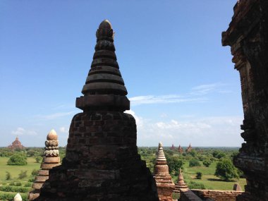 Myauk Guni tapınağından görüntü. 