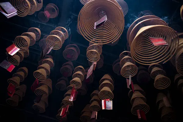 Bobinas Incienso Ardientes Tradicionales Dentro Del Templo Chino Macao —  Fotos de Stock