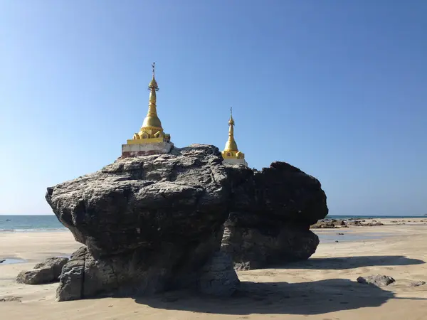 Kyauk Maumghnama Pagoda Ngwe Saung Beach Myanmar — Stock Photo, Image