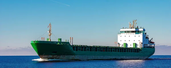 Yeşil Kargo Gemisi Arkaplan Görüntüsü — Stok fotoğraf
