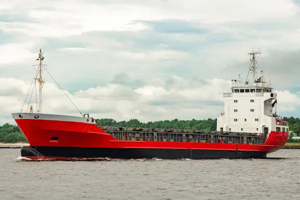 Kırmızı Kargo Gemisi Arkaplan Görüntüsü — Stok fotoğraf