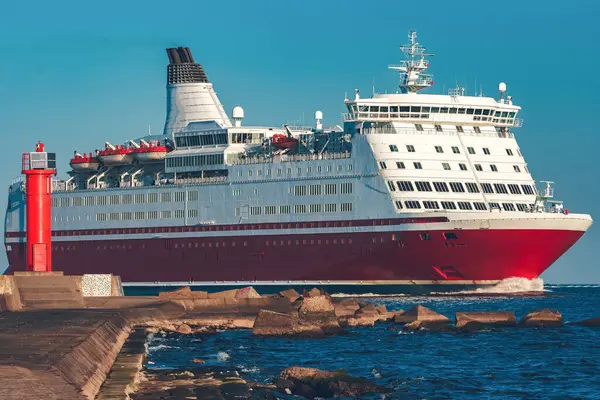 Röd Kryssningsfartyg Bakgrund — Stockfoto