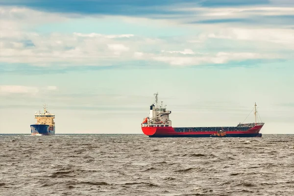 Вид Тло Червоного Вантажного Корабля — стокове фото