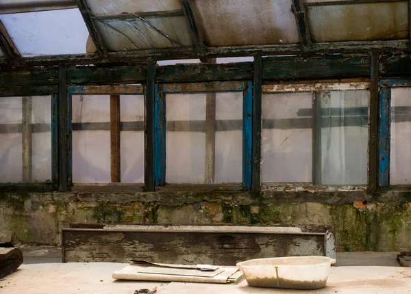 Old Greenhouse Background View — 图库照片