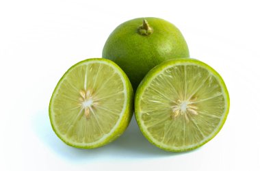 Limonlar izole edilmiş, yakın plan görünüm