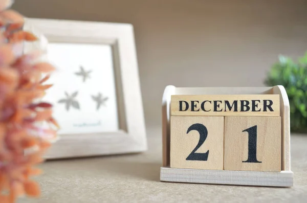 Holzkalender Mit Monat Dezember Und Bilderrahmen — Stockfoto