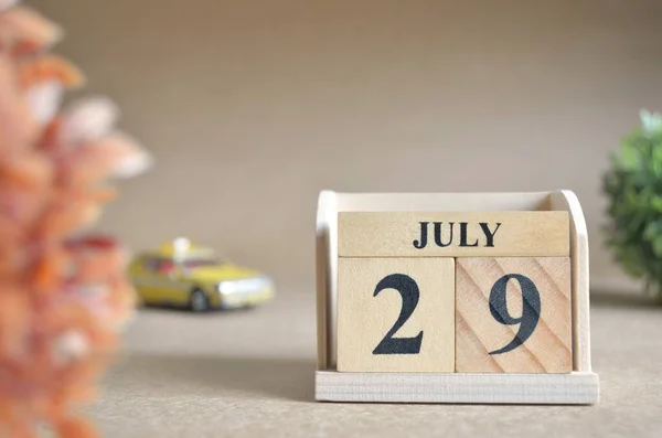 Κοντινό Πλάνο Του Ημερολογίου Ξύλινα Μπλοκ Ιουλίου — Φωτογραφία Αρχείου