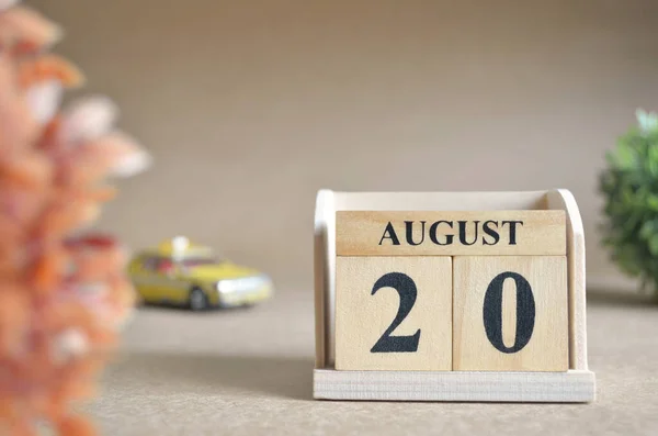 Primer Plano Del Calendario Bloques Madera Con Agosto —  Fotos de Stock