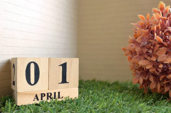 Ξύλινο Ημερολόγιο Μήνα Απρίλιο Σχεδιασμός Έννοια — Φωτογραφία Αρχείου