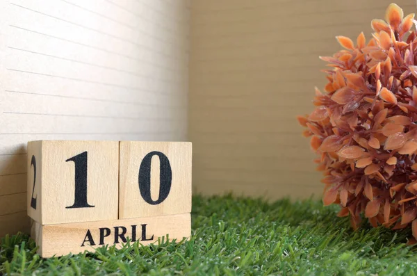 Ξύλινο Ημερολόγιο Μήνα Απρίλιο Σχεδιασμός Έννοια — Φωτογραφία Αρχείου