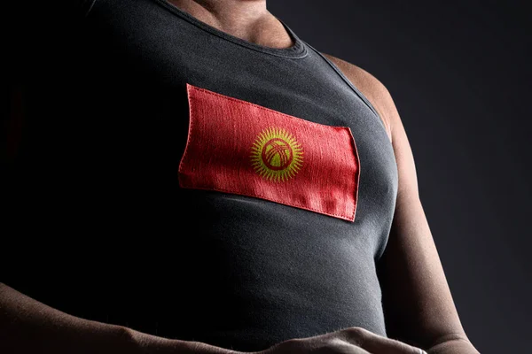 Государственный Флаг Киргизии Груди Спортсмена — стоковое фото