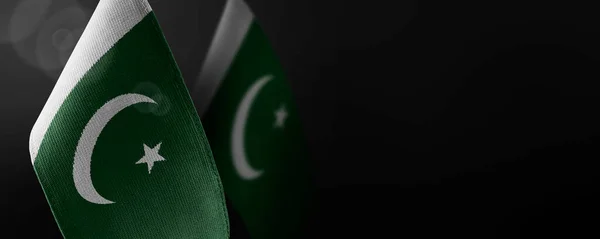 Små Nationella Flaggor Pakistan Mörk Bakgrund — Stockfoto