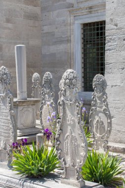 Istanbul'daki mezar üzerinde eski taş  