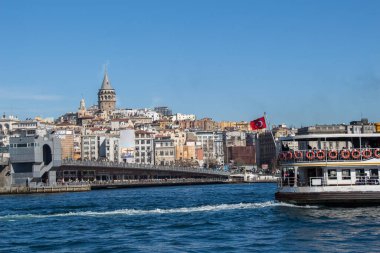 Galata Kulesi Haliç üzerinden görünümünü 