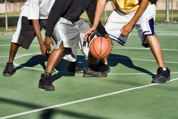 Basketbalspelers Spelen Rechtbank — Stockfoto