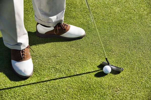 Mężczyzna Golfista Umieścić Zielony — Zdjęcie stockowe