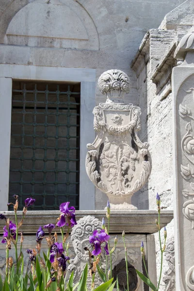 イスタンブールの墓の上の古い石 — ストック写真