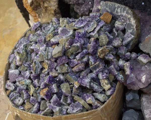 Raw Violet Amethyst Rock Crystal Ametist — Stock Photo, Image