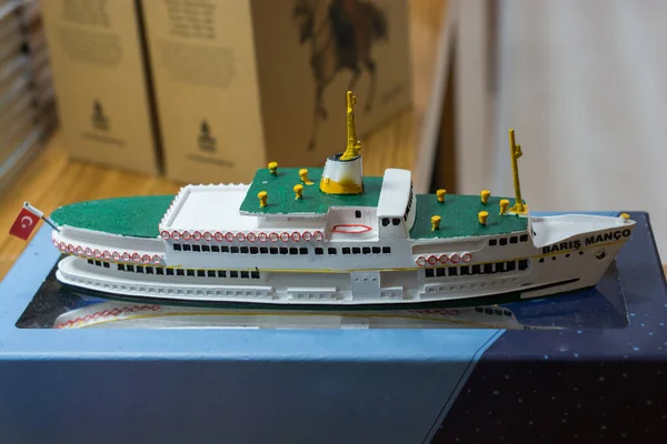 Mini Größe Kleines Buntes Modellboot — Stockfoto