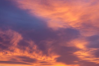 Gökyüzünde güzel bulutlar, bulutlu arkaplan 