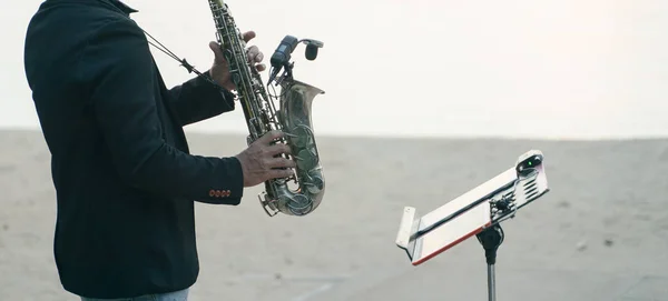 Musician Man Playing Saxophone Beach — Stock fotografie