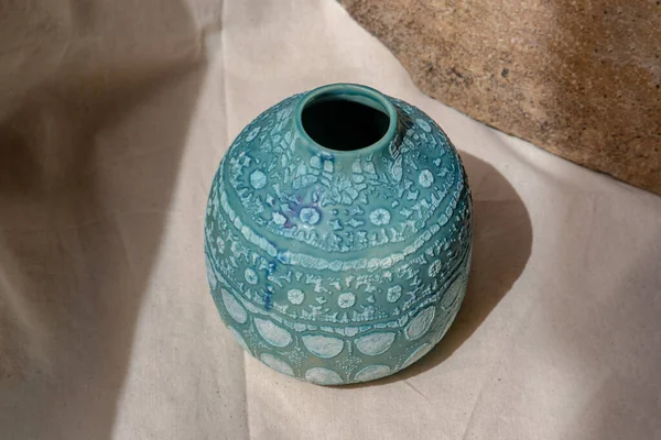 Blue Handmade Ceramic Vase White Textured Table Cloth — Stock Photo, Image