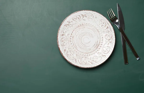 Empty White Ceramic Plates Fork Knife Green Background — Stock Photo, Image