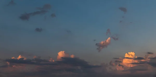 Piękne Chmury Niebie Tło Chmury — Zdjęcie stockowe
