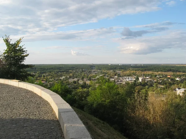 Θέα Από Κάστρο Τσιγκίριν Προς Χωριό Παρακάτω — Φωτογραφία Αρχείου